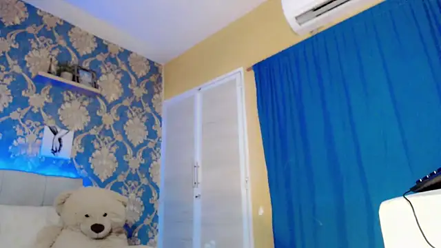 nicoledollts online show from 11.01.25