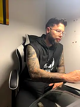 Snapshot of connor_santtos chatting on 11.20.25 connor santtos online show from 11.20.25