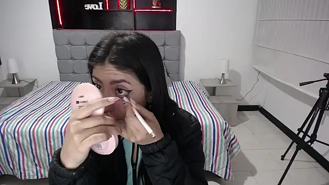 Snapshot of Angela_Diaz_ chatting on 12.11.24 Angela Diaz online show from 12.11.24