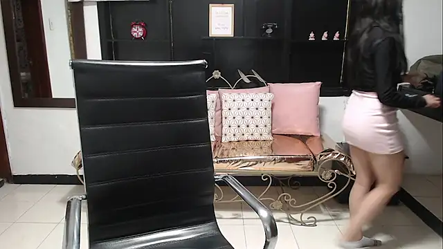 Snapshot of Angela_Diaz_ chatting on 12.23.24 Angela Diaz online show from 12.23.24