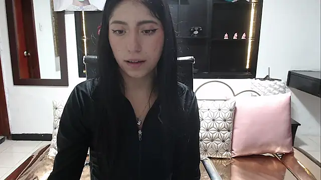 Snapshot of Angela_Diaz_ chatting on 12.30.24 Angela Diaz online show from 12.30.24