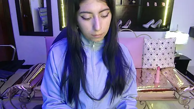 Snapshot of Angela_Diaz_ chatting on 01.21.25 Angela Diaz online show from 01.21.25