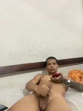 Snapshot of NovoRio chatting on 12.05.24 NovoRio online show from 12.05.24