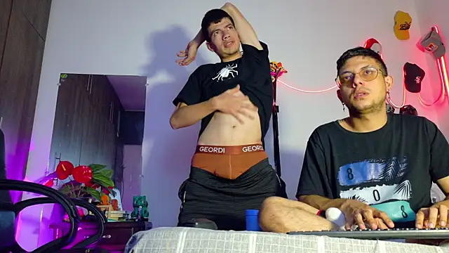 Snapshot of Nymphobuddies chatting on 01.25.25 Nymphobuddies online show from 01.25.25