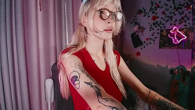 Snapshot of sweed_angel chatting on 07.04.26 sweed angel online show from 07.04.26