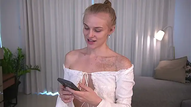 Snapshot of sscarl_ii chatting on 12.17.24 sscarl ii online show from 12.17.24