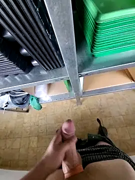 Snapshot of dirtyeeedii chatting on 10.30.25 dirtyeeedii online show from 10.30.25