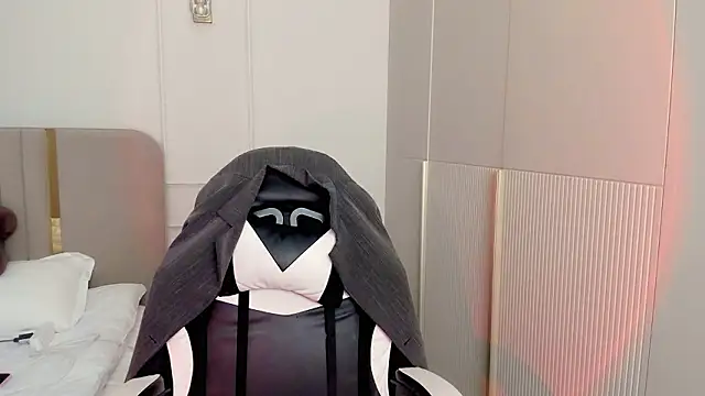 may mia online show from 02.04.26