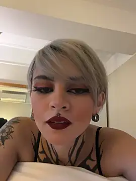 Snapshot of Trinity___s chatting on 01.04.25 Trinity s online show from 01.04.25