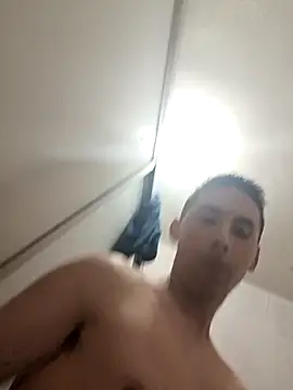 Snapshot of EE9EE9 chatting on 12.13.24 EE9EE9 online show from 12.13.24