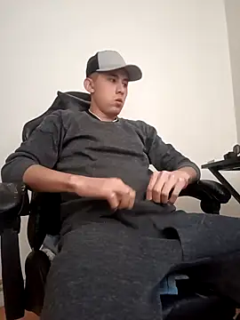 Snapshot of EE9EE9 chatting on 11.29.25 EE9EE9 online show from 11.29.25