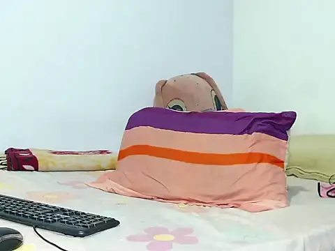 Snapshot of emily_rousxxx chatting on 10.10.25 emily rousxxx online show from 10.10.25