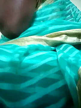 Snapshot of Cute-chinny chatting on 01.22.25 Cute-chinny online show from 01.22.25