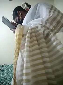 Snapshot of Cute-chinny chatting on 01.31.25 Cute-chinny online show from 01.31.25