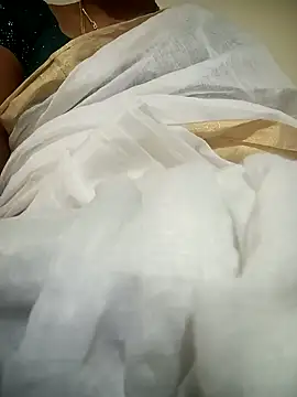 Snapshot of Cute-chinny chatting on 02.01.25 Cute-chinny online show from 02.01.25