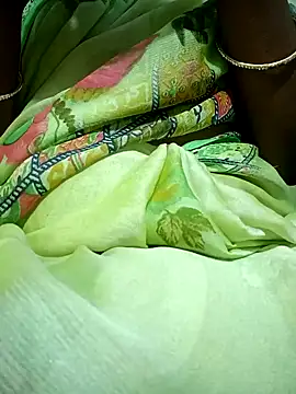 Snapshot of Cute-chinny chatting on 02.05.25 Cute-chinny online show from 02.05.25