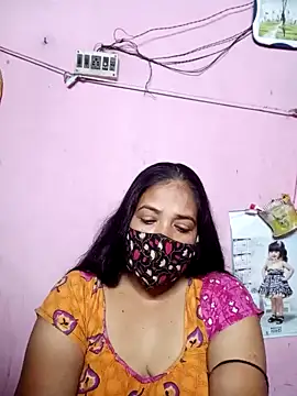 Snapshot of Hotty-rumi chatting on 02.15.25 Hotty-rumi online show from 02.15.25