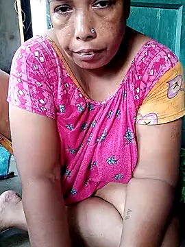 Snapshot of Hotty-rumi chatting on 10.08.25 Hotty-rumi online show from 10.08.25