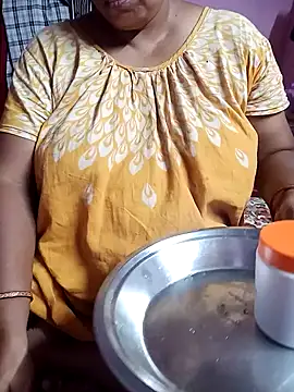 Snapshot of Hotty-rumi chatting on 10.23.25 Hotty-rumi online show from 10.23.25