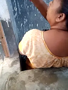 Snapshot of Hotty-rumi chatting on 10.28.25 Hotty-rumi online show from 10.28.25