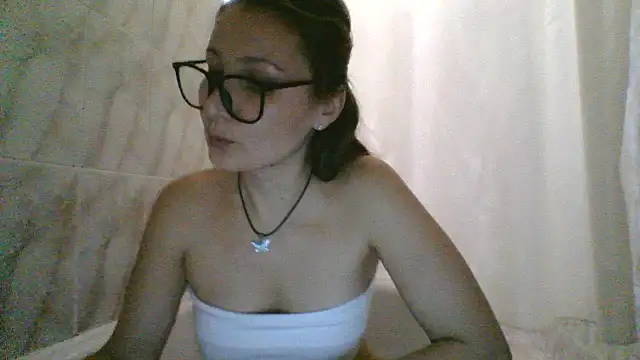 Snapshot of Yulia777 chatting on 12.21.25 Yulia777 online show from 12.21.25