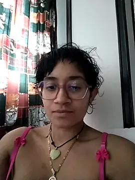 Snapshot of Lili_Gomez_ chatting on 12.14.25 Lili Gomez online show from 12.14.25