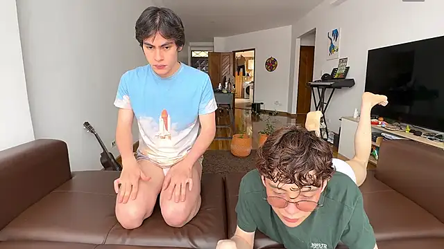 Snapshot of mapleg chatting on 02.19.26 mapleg online show from 02.19.26