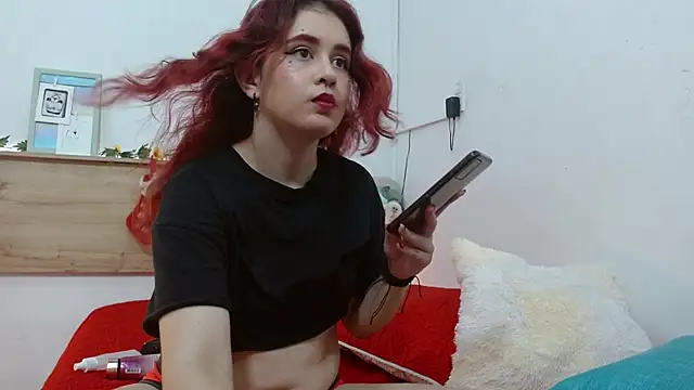Snapshot of Emyli_rousse_ chatting on 12.15.24 Emyli rousse online show from 12.15.24