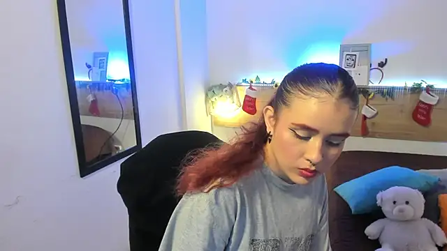 Snapshot of Emyli_rousse_ chatting on 12.27.24 Emyli rousse online show from 12.27.24