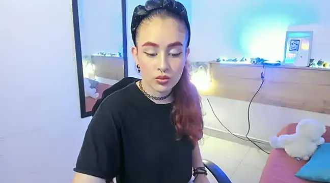 Snapshot of Emyli_rousse_ chatting on 01.04.25 Emyli rousse online show from 01.04.25