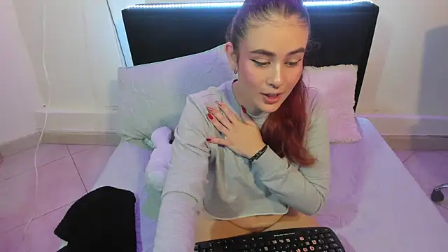 Snapshot of Emyli_rousse_ chatting on 01.11.25 Emyli rousse online show from 01.11.25