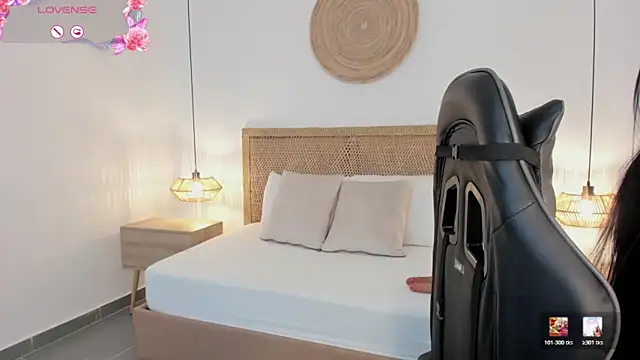 stephanya  online show from 04.28.26