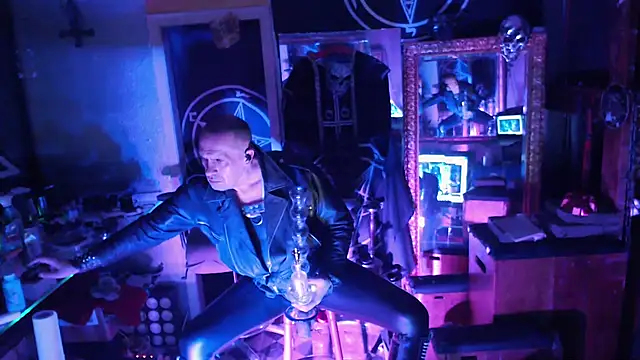 Snapshot of BULGEDEMON chatting on 11.18.25 BULGEDEMON online show from 11.18.25