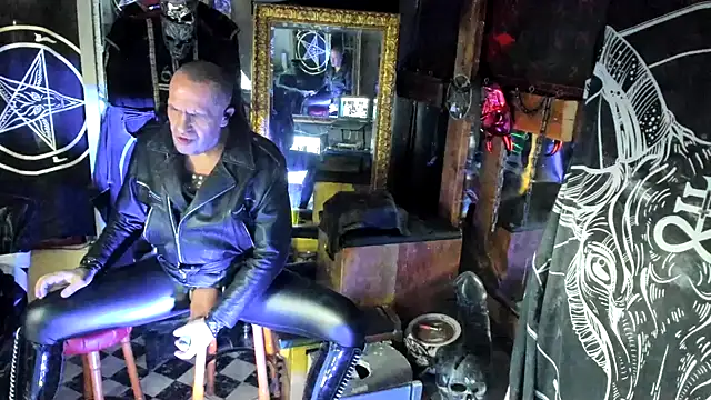 Snapshot of BULGEDEMON chatting on 11.29.25 BULGEDEMON online show from 11.29.25