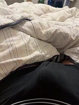 Snapshot of vannerr chatting on 12.23.25 vannerr online show from 12.23.25