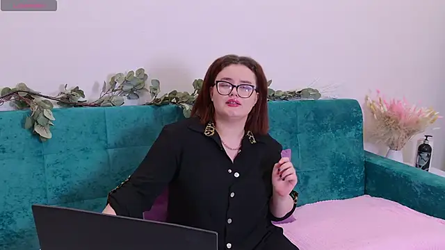 Jessica Joy online show from 12.10.24