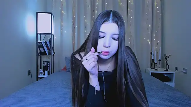 DellaRose online show from 12.17.24