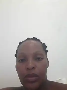 Snapshot of wet_Lips_x_x chatting on 12.19.24 wet Lips x x online show from 12.19.24