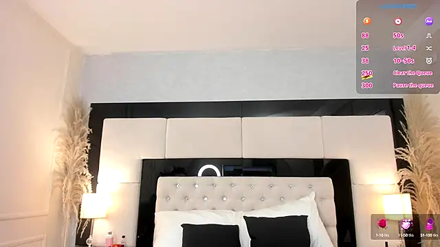 Snapshot of CarlaRossi_ chatting on 10.07.25 CarlaRossi online show from 10.07.25