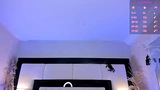 Snapshot of CarlaRossi_ chatting on 10.13.25 CarlaRossi online show from 10.13.25