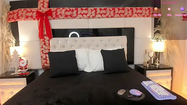 Snapshot of CarlaRossi_ chatting on 12.21.25 CarlaRossi online show from 12.21.25