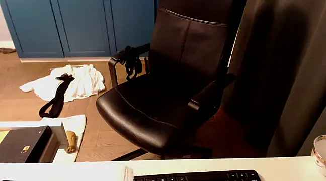 CuteMan33 online show from 03.19.25