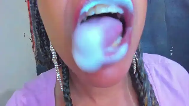 Snapshot of KamariaFyre chatting on 09.28.25 KamariaFyre online show from 09.28.25