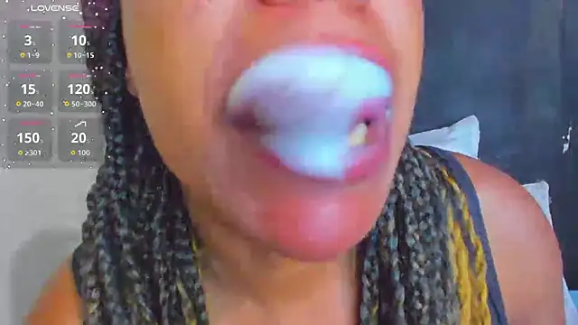 Snapshot of KamariaFyre chatting on 10.14.25 KamariaFyre online show from 10.14.25