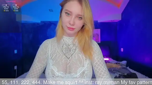 Snapshot of AliceMilman chatting on 12.17.25 AliceMilman online show from 12.17.25