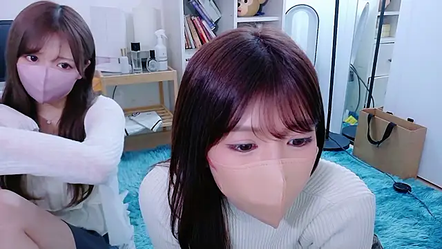 Snapshot of Runarunapi chatting on 09.25.25 Runarunapi online show from 09.25.25