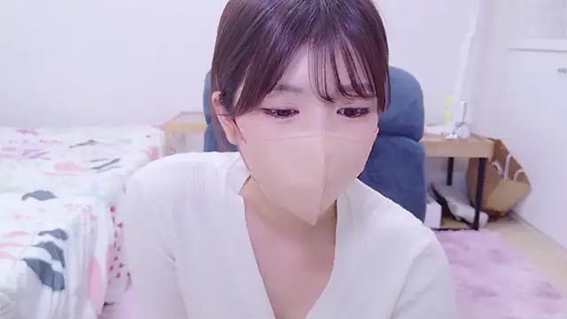 Snapshot of Runarunapi chatting on 09.28.25 Runarunapi online show from 09.28.25