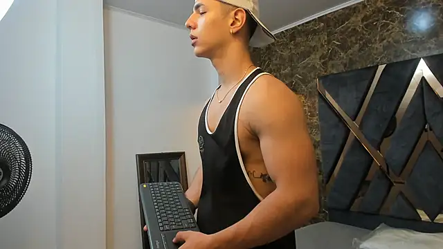 Flynn Riider online show from 12.26.24