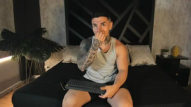 Flynn Riider online show from 08.02.26
