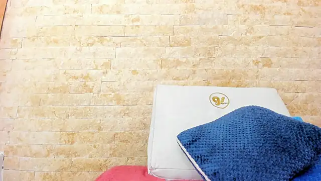 Snapshot of mia_roldan_ chatting on 12.02.25 mia roldan online show from 12.02.25